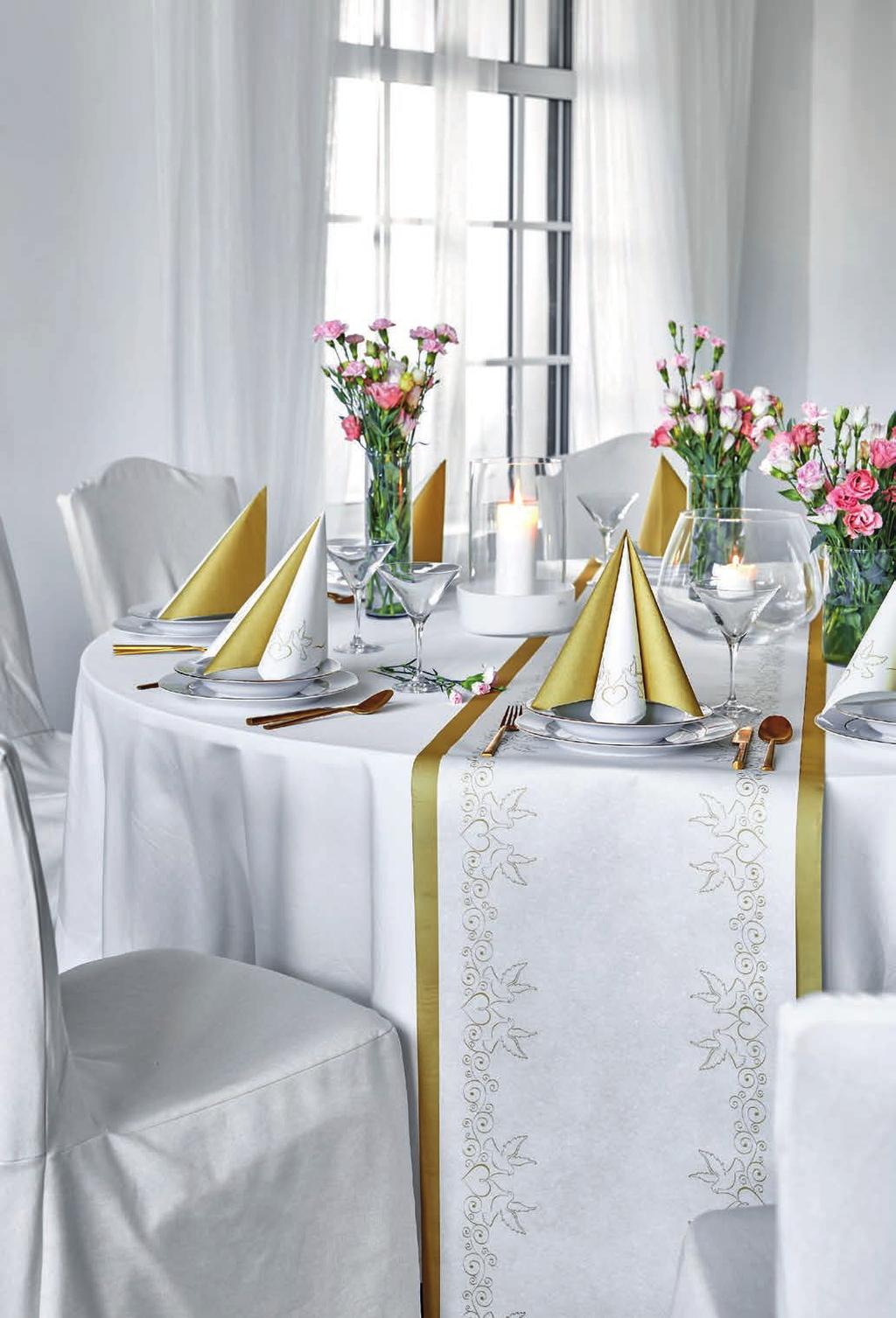 SPECIAL EVENTS / SPECJALNE OKAZJE DOVES CREATES A SUBTLE, ELEGANT DECOR FOR A WEDDING TABLE DOVES STWORZY SUBTELNĄ,