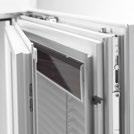 Zacienienie Wentylacja KF 410 Okna z białego PCV to klasyka linii stylistycznej home soft. Ale dzięki nakładkom aluminiowym okna te są także dostępne w różnych innych kolorach.