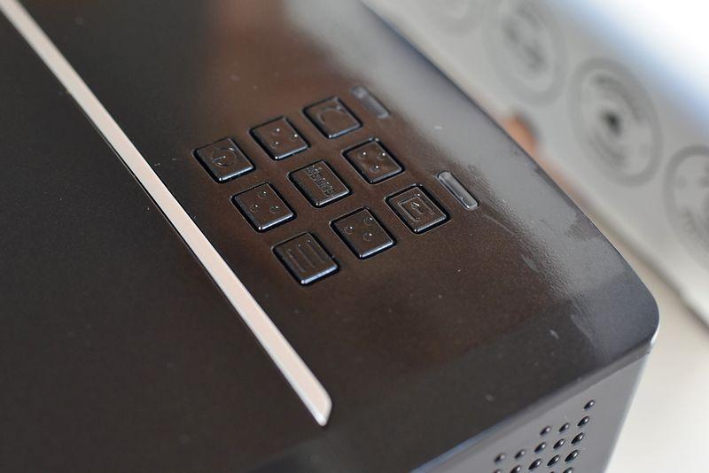 tyłu (cyfrowe) umieszczono USB za 3.5 to mm), 2.0.