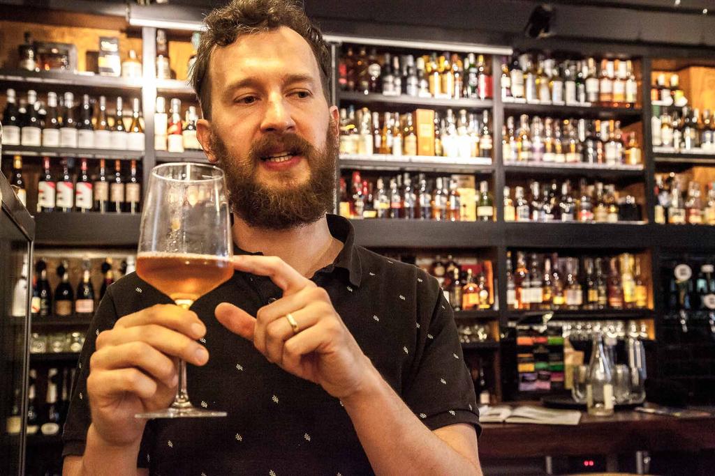 Winna Degustacja win z różnych stron świata.