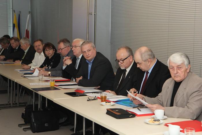 społecznych lub gospodarczych powodujących