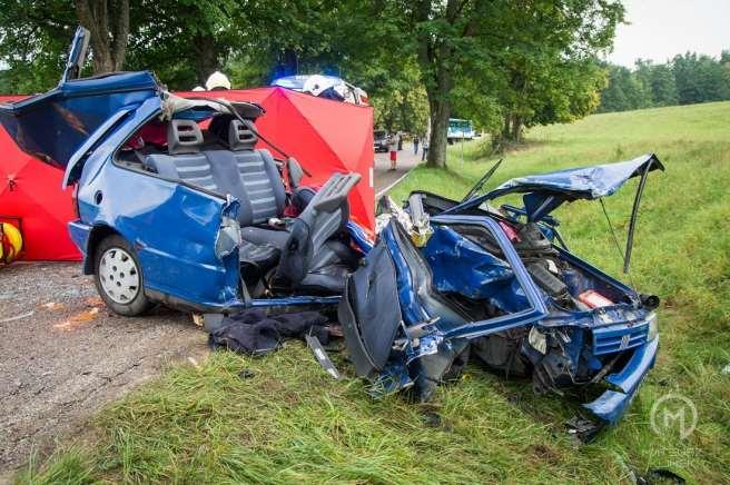 Groźne zdarzenie w Bobrówku. Trzy osoby ranne Do niebezpiecznego wypadku doszło we wtorkowe popołudnie na drodze nr 609 w miejscowości Bobrówko (gm. Piecki).