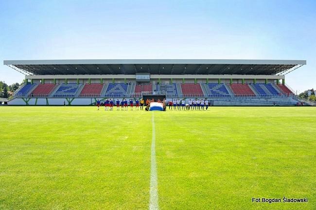 IMPREZY SPORTOWE W 2018 roku rozegrano: - 16 meczów drużyny Legia II Warszawa (III Liga); - 17 meczów drużyny Huragan Wołomin (IV Liga); - 17