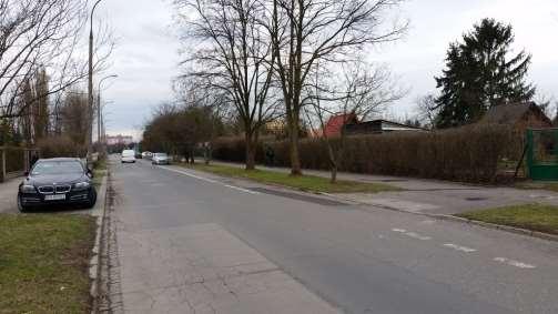 Ulica Nowaczyńskiego objęta jest na całej długości Strefą Płatnego Parkowania (SPP), natomiast ul. Zielińskiego nie znajduje się już w SPP, stąd oczywiste wyjaśnienie nielegalnego parkowania na ul.