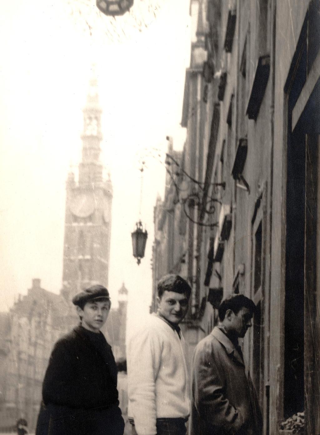 GDAŃSK maj 1967 r. Kolejarze na Długim Targu.