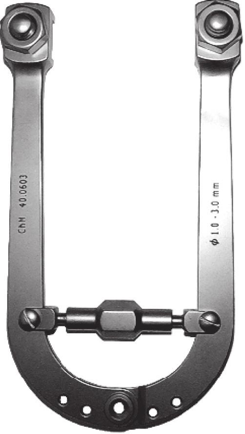 KLAMRY DO WYCIĄGU TRACTION BOWS СКОБЫ ДЛЯ ВЫТЯЖЕНИЯ A B 40.0603 ~ 00 mm 40 mm - 25 mm 40.0604 ~ 20 mm 60 mm - 60 mm 40.0605 ~ 60 mm 75 mm - 200 mm A B A: 80 mm B: 85-80 mm 40.