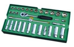 0,7,8,9,10,11,12,1 3,14mm) szt. bit (8, 10, 12mm); PH (3, 4) Torx (T-40, 45, 50, 55); imbus 6 kątny (8, 10, 12, 14mm) PZ (3,4) 18szt.