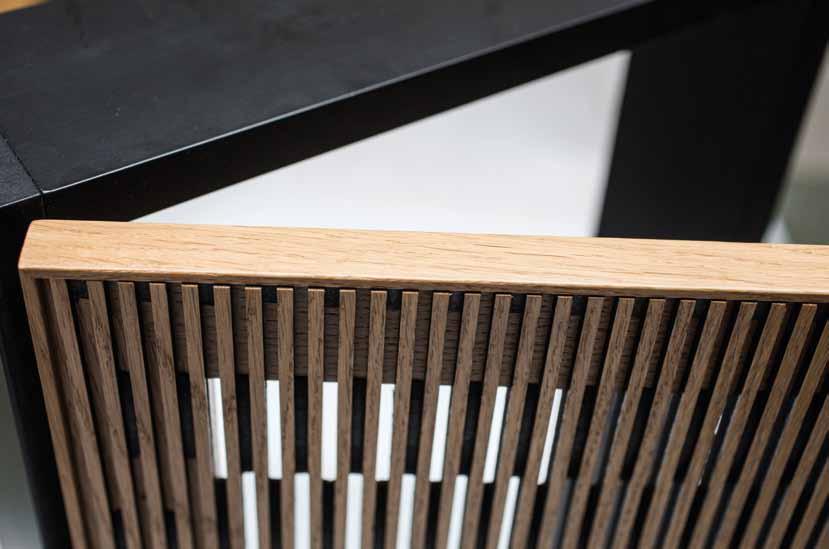 dukta furniert Do produkcji mebli i wyposażenia wnętrz oferujemy płyty fornierskie dukta, które zapewniają przyjemne połączenia z wnętrzem. Płyty dukta można zamówić bez wykończenia lub lakierowane.