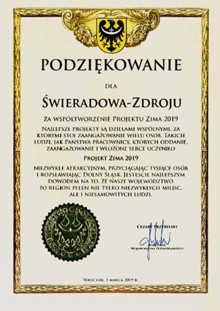 tymczasem zdjêliœmy siê na Polanie Izerskiej, a to za nami nie jest œcian¹, tylko biel mg³y. Pogodowo Izery s¹ czêsto hardcorowe. pomys³ów w g³owie.