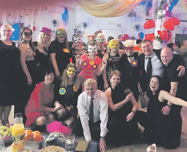 W przygotowaniach wsparli nas pozostali rodzice. Wykonane przez nich ciasta i przek¹ski urozmaici³y sto³y zebranych goœci.