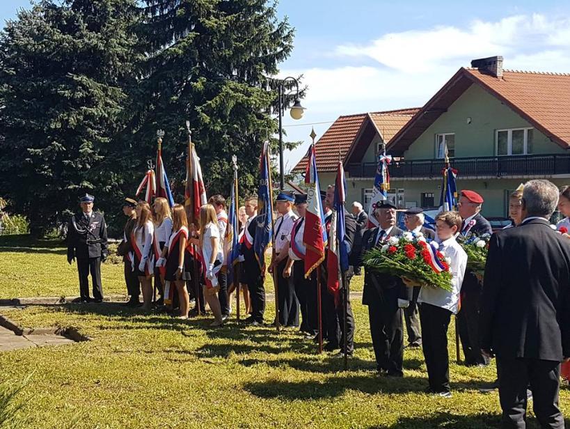 Uczniowie z naszej szkoły, Gruszowa, Raciechowic oraz ze Szkoły Muzycznej I stopnia w Czasławiu przygotowali uroczystą akademię i montaż słowno-