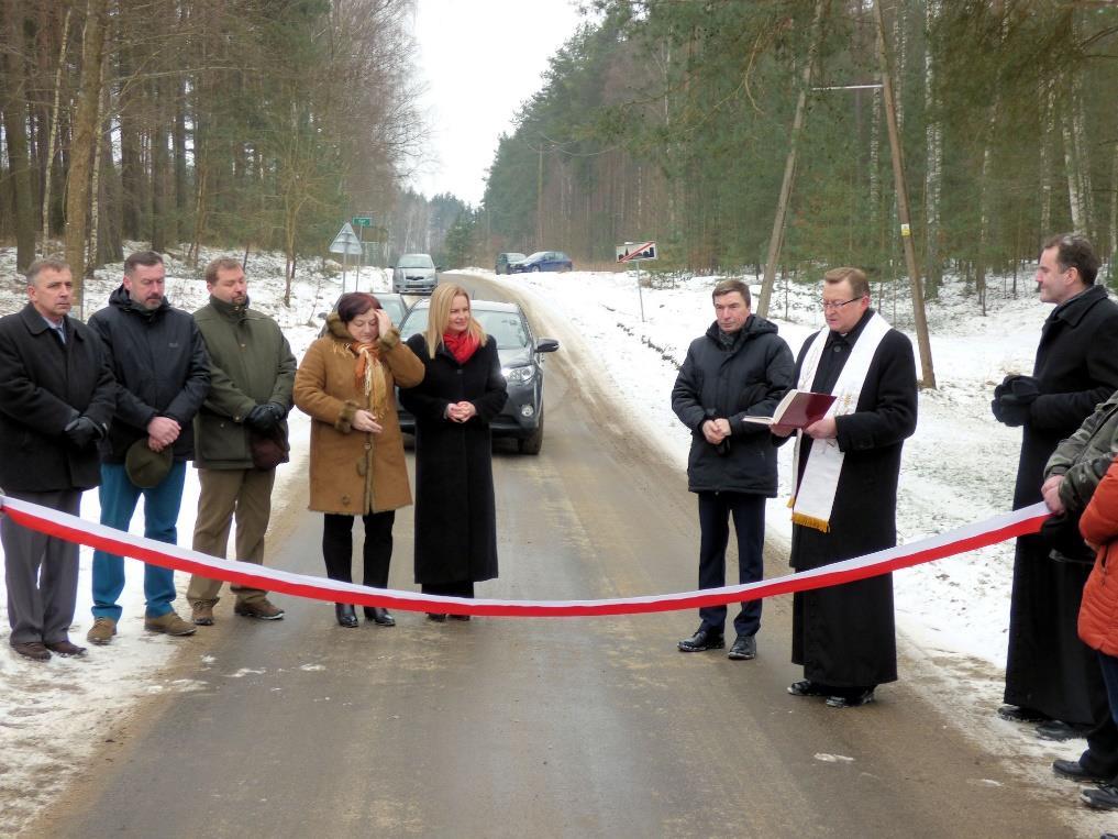 Przebudowa drogi powiatowej nr 2406G na odcinku Cisewie Bąk w Gminie Karsin W dniu 9 lutego br. w Bąku odbyło się symboliczne otwarcie nowej drogi asfaltowej z Cisewia do Bąka.