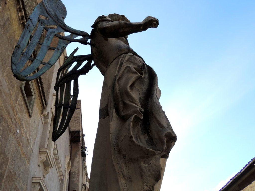 Punktem wyjścia jest dobra lokalizacja noclegu, o czym więcej pisaliśmy w poprzednim wpisie. Przez dobrą lokalizację rozumiemy oczywiście usytuowanie hotelu czy B&B blisko centrum miasta.