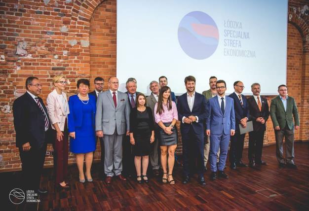 NOWE ZEZWOLENIA NA DZIAŁALNOŚĆ W ŁSSE W czerwcu wręczyliśmy siedem z puli ośmiu przyznanych w ostatnich miesiącach zezwoleń na działalność w Łódzkiej Specjalnej Strefie Ekonomicznej.