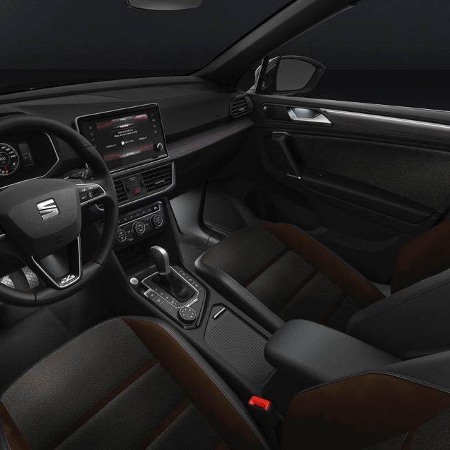 Multimedia Style Xcellence Pełne przednie światła LED Navi System Plus: Nawigacja satelitarna z mapami Europy 8-calowy kolorowy ekran dotykowy o wysokiej rozdzielczości Funkcja dynamicznej nawigacji