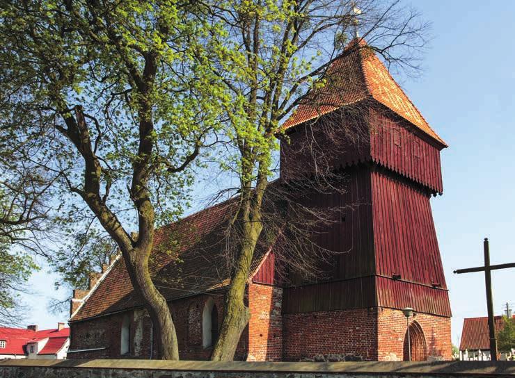 Spotkamy tu domy podcieniowe, dworek bauerski, obiekty sakralne, a