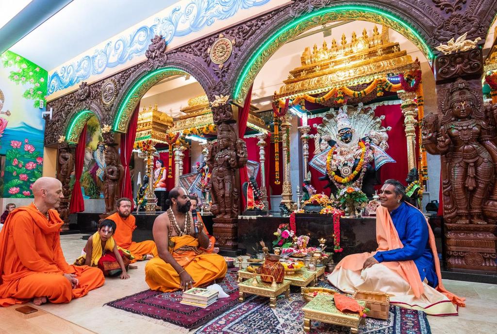 org/bhutabhrteshwarnath-mandir Sri Bhutabhrteshwarnath Mandir jest najpiękniejszą świątynią hinduską w całej Europie.