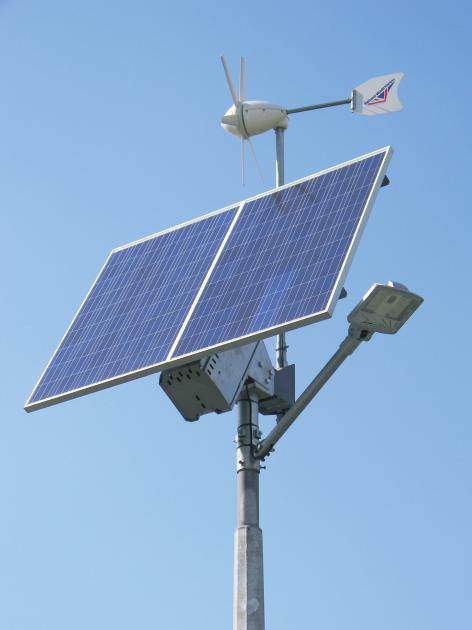 36 W ok. 33,6 lux pod lampą* Średnie natężenie ośietlenia: ok. 12,6 lux na obszarze 30m x 6m* Turbina iatroa: yprodukoane EU - 2 szt.