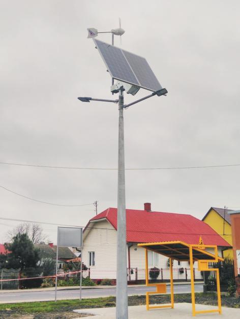 2 opray LED po 18W każda ok. 33,6 lux pod lampą* Średnie natężenie ośietlenia: ok. 12,6 lux na obszarze 30m x 6m* Turbina iatroa: yprodukoane EU - 2 szt.