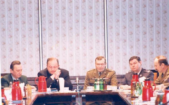 Konwent I kadencji Konwent II kadencji 17 stycznia 1995 r. ukonstytuowa o si pierwsze w historii Wojska Polskiego Zgromadzenie M ów Zaufania MON.
