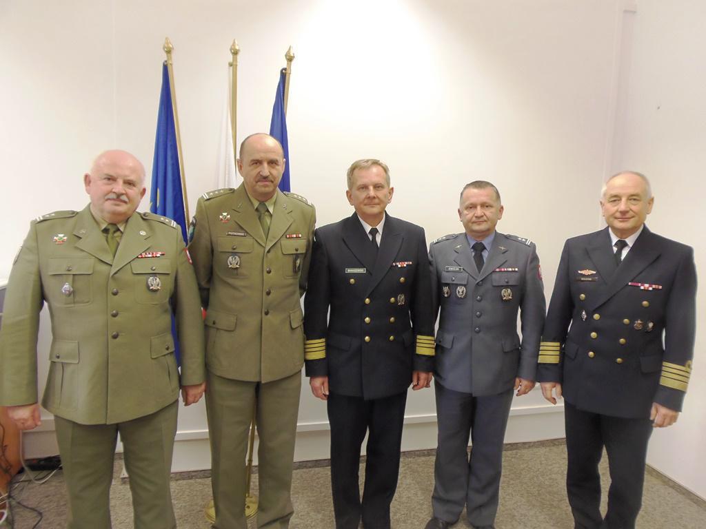 Konwent Dziekanów Korpusu Oficerów Zawodowych w kadencji 2016 2019 tworzą: Przewodnicz cy Konwentu Dziekanów Korpusu Oficerów Zawodowych kmdr Wiesław BANASZEWSKI Dziekan Korpusu Oficerów Zawodowych