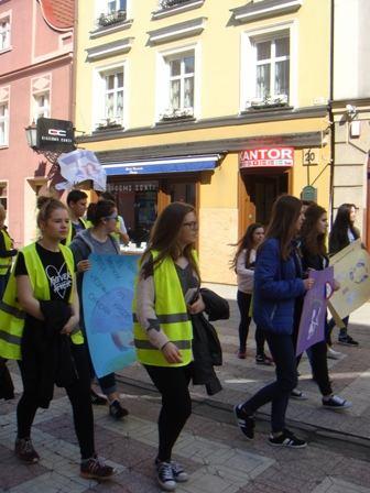tytoniowy kontynuowano realizację krajowego Programu Ograniczania Zdrowotnych Następstw Palenia Tytoniu w Polsce oraz programu edukacji przedszkolnej pn. Czyste Powietrze Wokół Nas.