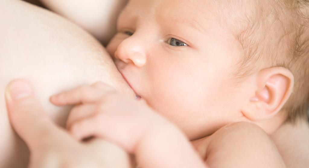 Niezależnie (p>0,05) od wykształcenia i stanu cywilnego prawie co czwarta badana w każdej analizowanej grupie wskazywała 6 miesięcy jako preferowany czas wyłącznego karmienia dziecka piersią