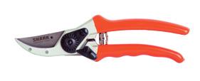 1x sekator kowadełkowy Lowe 5 Sekator kowadełkowy z wąskim, krótkim ostrzem bez problemu tnie konary i gałęzie o średnicy dochodzącej do 16 mm.