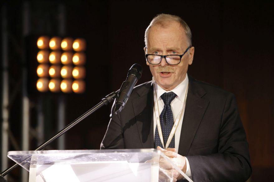 - PPP jest ogromną szansą na rozwój projektów infrastrukturalnych i niezbędne wydaje się być zwiększenie zaangażowania kapitału prywatnego mówił z kolei Andrzej Gienieczko (Egis Projects Polska).
