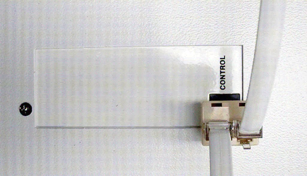 Puszka podłączeniowa kurtyn elektrycznych: zaciski 2, 3, 4 (380 V) dla zasilenia grzałek oraz L, N (230 V) i uziemienie dla zasilenia wentylatorów.