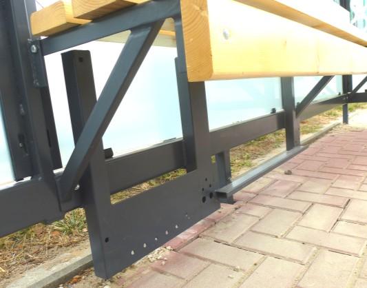 Kształt i miejsce umieszczenia listwy SOS w wiatach zainstalowanych w Płocku w 2014r.