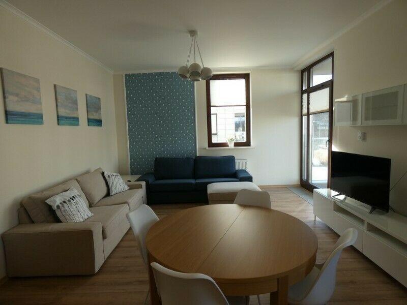 tel. +48 22 661 51 77,