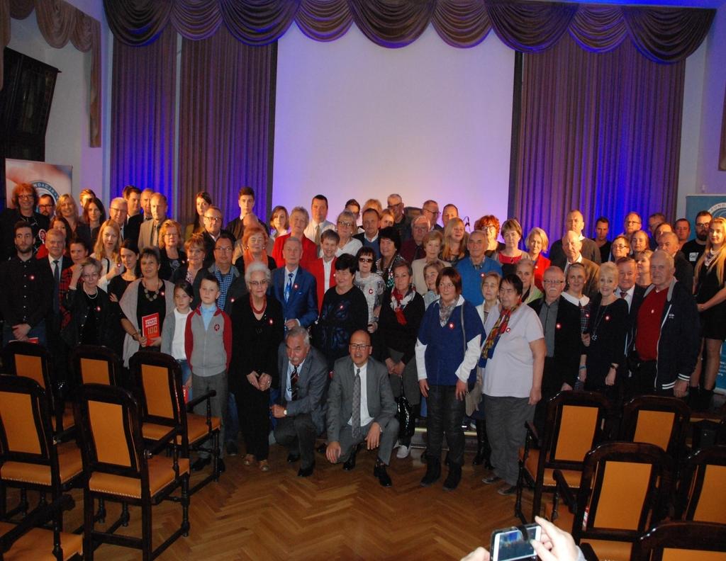 PUBLIKACJA - 2019 ALL FACES of MM - 100 stories of myeloma