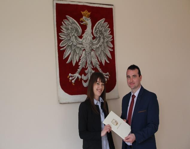 drogowej, ze środków na usuwanie skutków klęsk żywiołowych. Promesę w wysokości 515 000,00 zł dla Gminy Gilowice odebrał Wójt Pan Krzysztof Okrzesik.