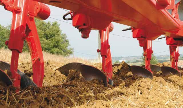 System MAXIBAR: pozwala zwiększyć nacisk na dłuto lemiesza w zakresie 600 do 2500 kg. Wyposażenie to jest szczególnie przydatne na ciężkich, zwięzłych glebach.