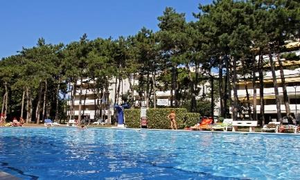 miłośnicy adrenaliny i parków rozrywki znajdą Park Rozrywki Gardaland. Trasy ciągną się tu kilometrami, a najbardziej przyciągającymi turystów są drogi żelazne (via ferraty).