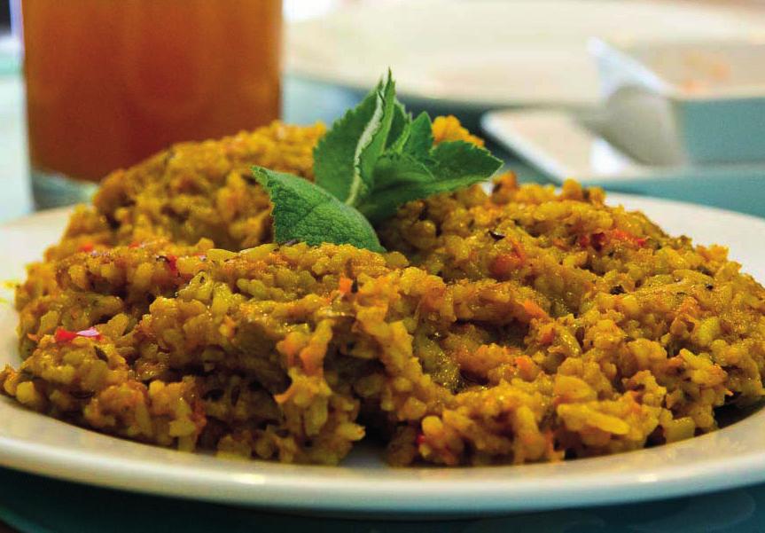 sosem i surówką (100 g)» 20 zł Multilayer Tatar dish, made with pasta dough, turkey (250g) served with sauce and salad (100g)» 20 zł