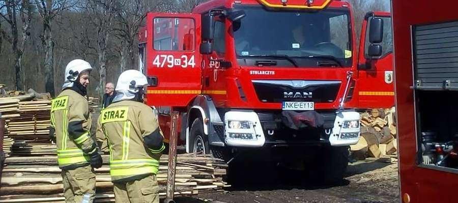 Pożar w tartaku OSP Korsze Autor zdjęcia: W niedzielę 8 kwietnia w Gudnikach stanęło w ogniu jedno z