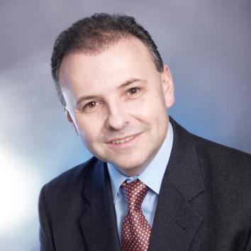 Witold Orłowski Główny doradca ekonomiczny witold.orlowski@pwc.com Agnieszka Gajewska Partner w, lider zespołu ds.