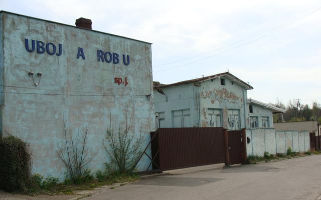 6. Nieruchomość gruntowa, zabudowana budynkami produkcyjnymi, (w budynkach funkcjonowała ubojnia drobiu), położona w Skarżysku-Kam. przy ul. Rzeźnianej 9, o powierzchni: działka gruntowa 2.