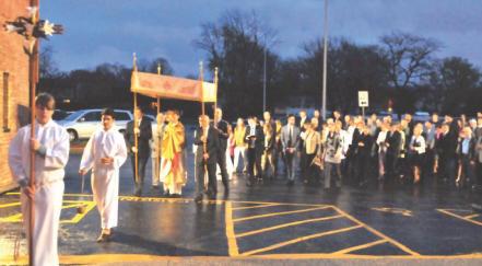 COME TO EASTER! Here at St. Thomas Becket Church we keep watch from Holy Thursday night un l Holy Saturday night.