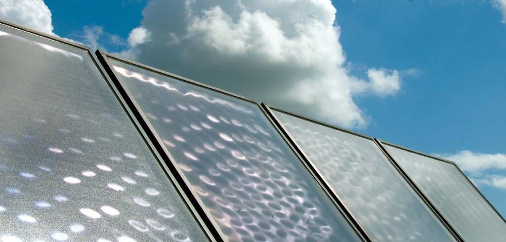 System solarny bezciśnieniowy Jak to działa? Zalety Uruchomienie stacji pomp powoduje napełnienie układu i zapewnia transfer energii od kolektorów słonecznych do zbiornika buforowego.