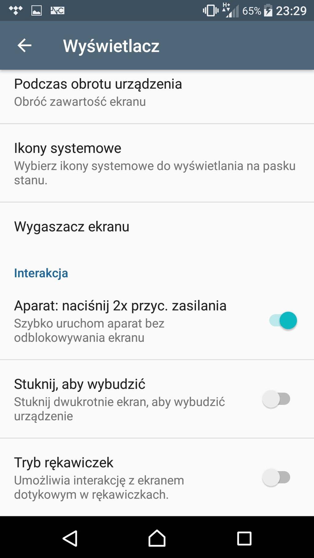 Procesor/pamięć/parametry techniczne - 4 Recenzowany telefon Sony został wyposażony w procesor 6 rdzeniowy Snapdragon 650, w którym 2 rdzenie taktowane są zegarem 1,8 GHz, a pozostałe 4 zegarem 1,4