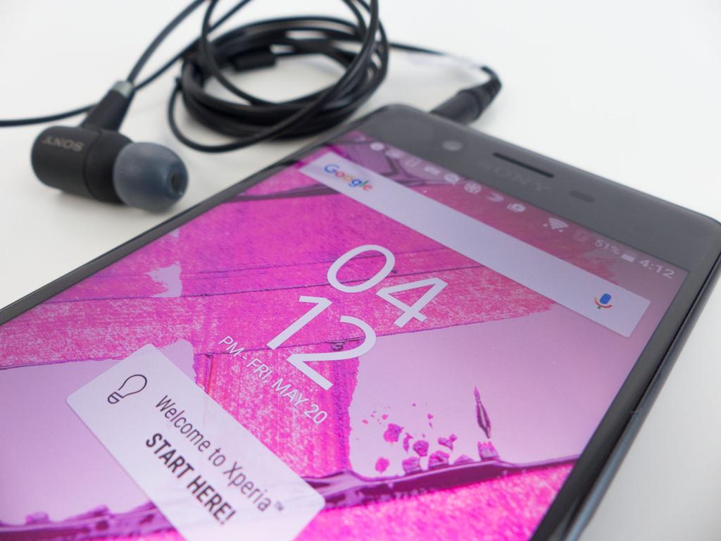 Wyświetlacz - 5+ Sony Xperia X posiada ekran IPS o przekątnej 5 cali i rozdzielczości Full HD 1920 x 1080 pikseli, co przekłada się na gęstość pikseli na poziomie 441 PPI.