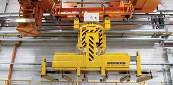 elektrycznie i dwie nastawne ręcznie łapy, podwieszenie na dwie suwnice. Nośność 4.000 kg.