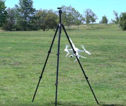 v=c7lirizw2mc 7 Przykład działania programu jkowalsk@panamint>./sterowanie-dronem Laczna ilosc stworzonych obiektow klasy Wektor3D: 184 Ilosc istniejacych obiektow klasy Wektor3D: 26 Dron 1.