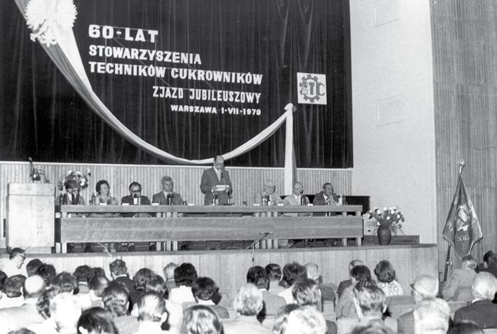 Po odzyskaniu przez Polskę niepodległości głównym celem działalności techników cukrowników była odbudowa przemysłu cukrowniczego po dotkliwych zniszczeniach wskutek I wojny światowej.