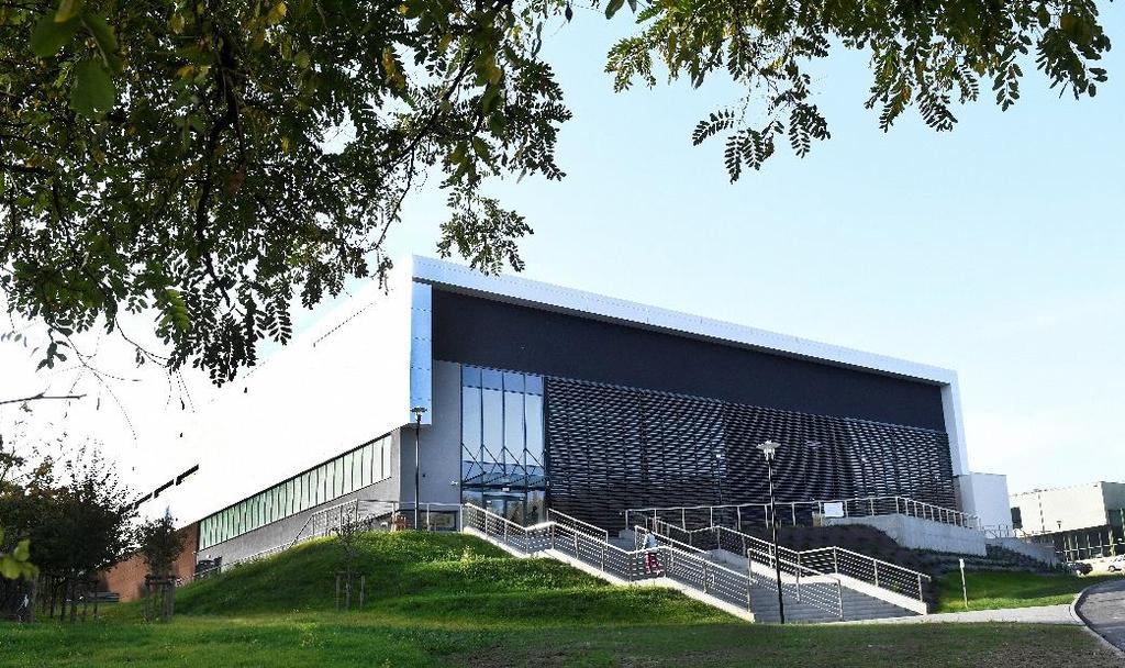 CENTRUM SPORTU arena sportowa o powierzchni 1100 m 2 z boiskami m.in.