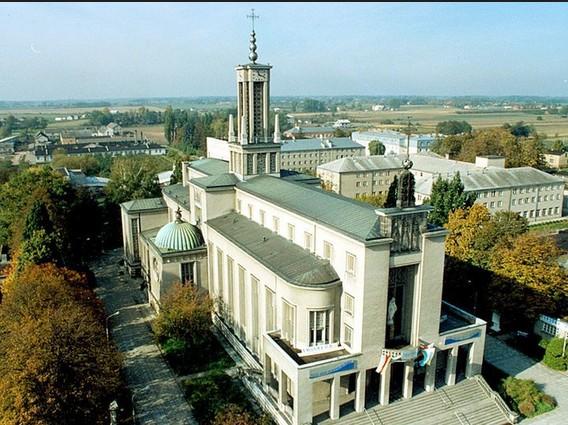 PATRON SZKOŁY ŹRÓDŁA W SKIERNIEWICACH DLACZEGO ŚWIĘTY MAKSYMILIAN MARIA KOLBE Niniejszym chcemy udowodnić, że św.