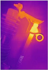 S P E C Y F I K A C J A T E C H N I C Z N A Dane techniczne FLIR ONE Pro LT FLIR ONE Pro Zasilanie Rozmiar piksela 17 µm 12 µm Żywotność baterii Około 1 h Rozdzielczość 4,800 pikseli (80 60) 19,200